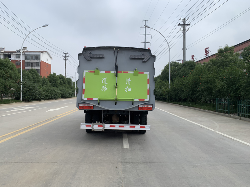東風(fēng)大多利卡2水5.5塵掃路車