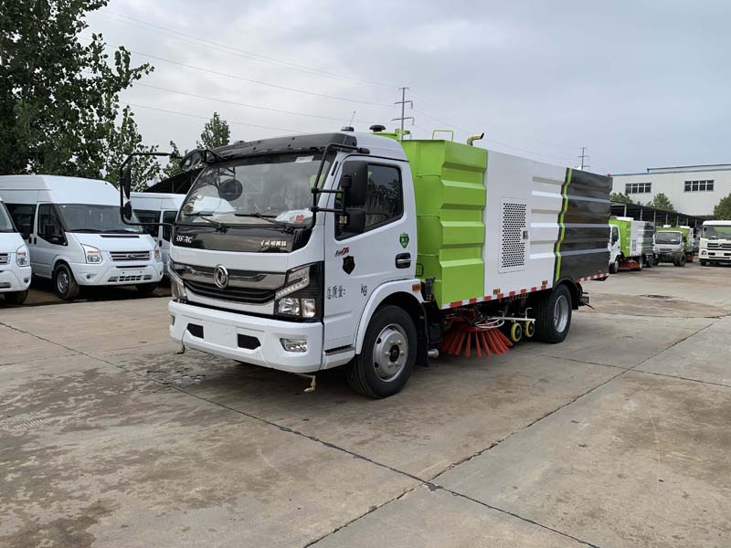 東風大多利卡4水4塵洗掃車