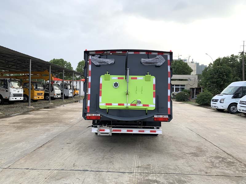 東風大多利卡4水4塵洗掃車