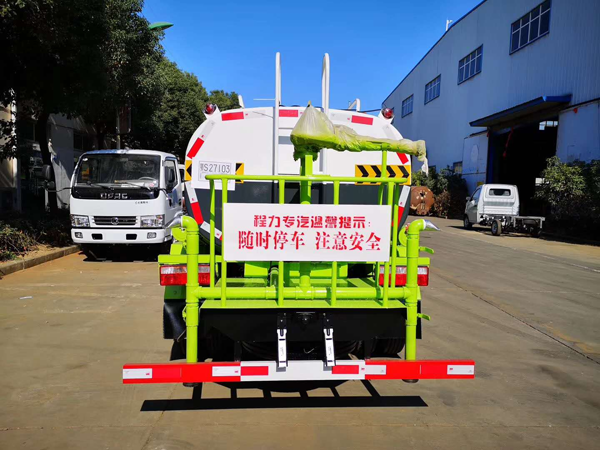 國(guó)六東風(fēng)福瑞卡5方灑水車