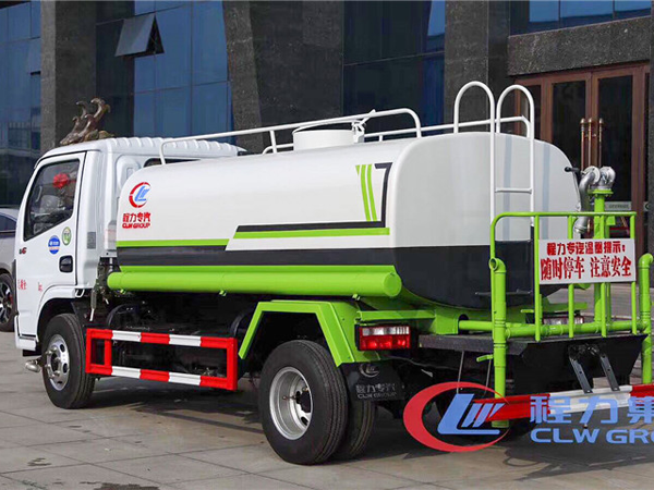 國(guó)六東風(fēng)小多利卡5方灑水車(chē)