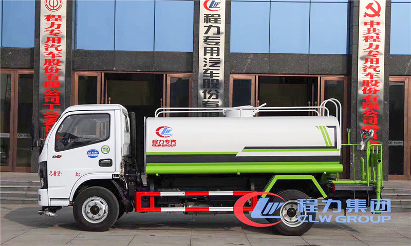 國(guó)六東風(fēng)小多利卡5方灑水車(chē)