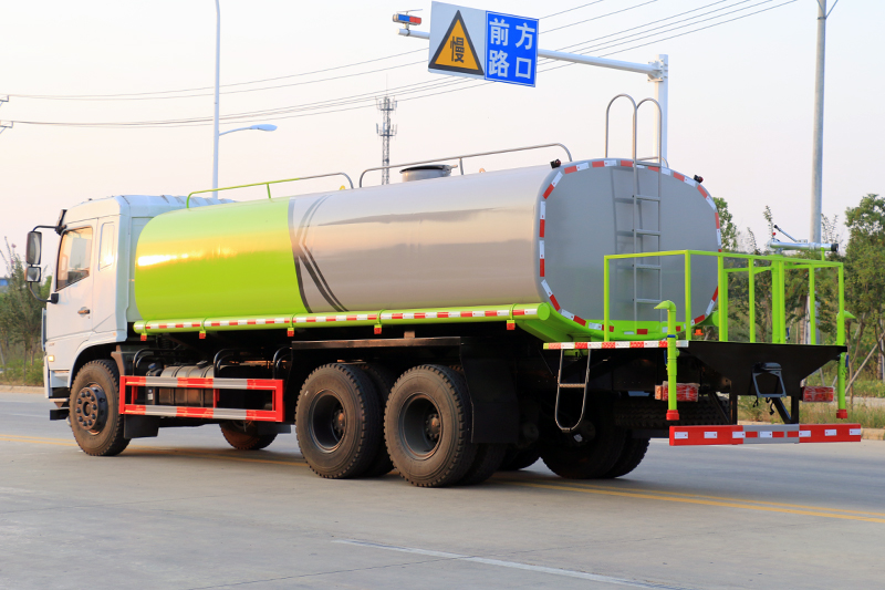 國(guó)六東風(fēng)專(zhuān)底后雙橋18-20方灑水車(chē)