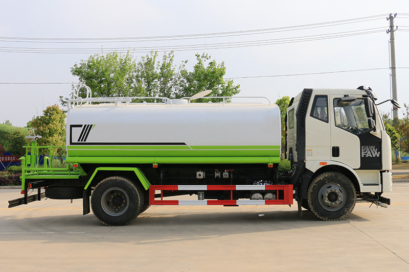 國六解放J6L  13方灑水車