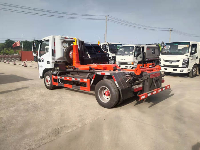 國(guó)六6方東風(fēng)多利卡藍(lán)牌勾臂垃圾車 建筑垃圾清運(yùn)