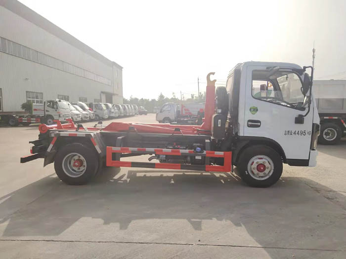 國(guó)六6方東風(fēng)多利卡藍(lán)牌勾臂垃圾車 建筑垃圾清運(yùn)