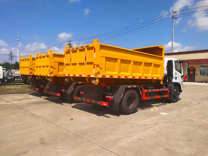 國(guó)六8方東風(fēng)D7勾臂垃圾車