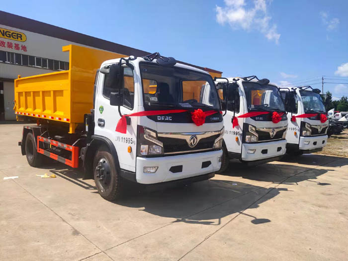 國(guó)六8方東風(fēng)D7勾臂垃圾車