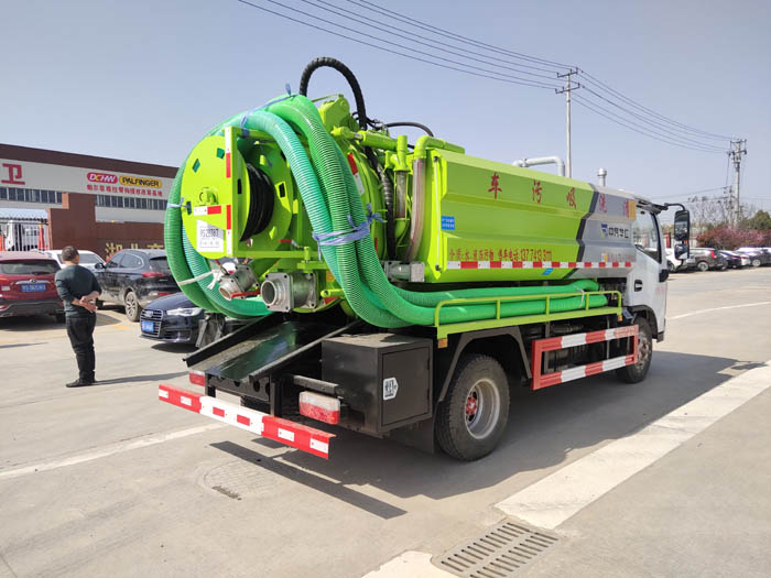 多利卡6方清洗吸污車