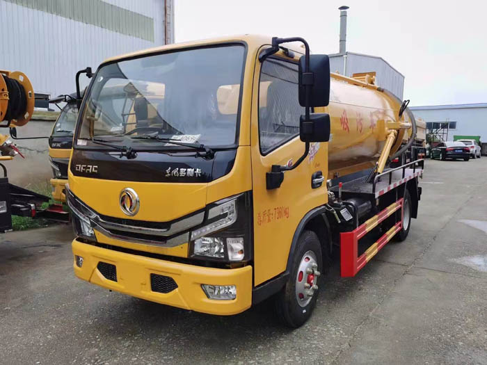 國(guó)六5方東風(fēng)多利卡吸污車