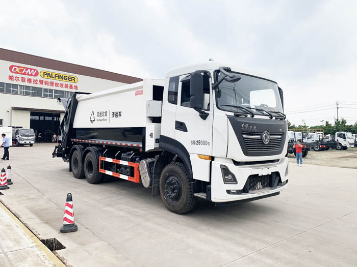 國(guó)六18立方東風(fēng)天龍后雙橋壓縮垃圾車