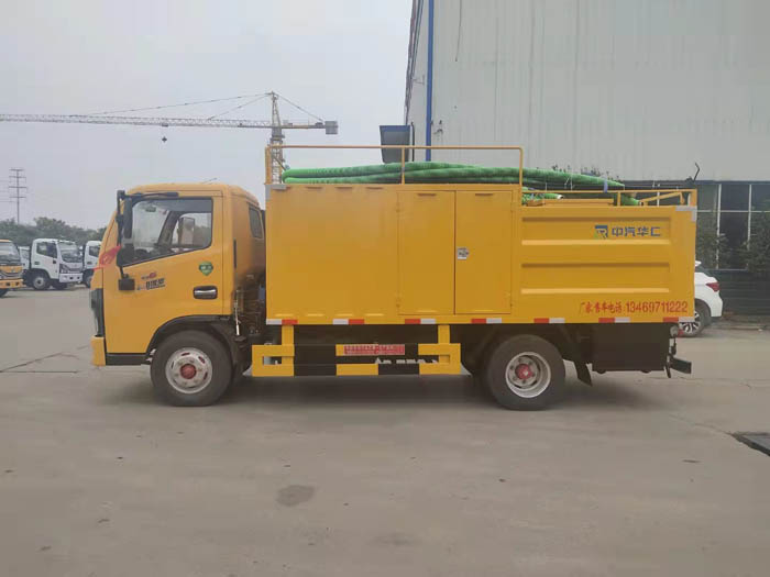 國六東風小多利卡污水處理車