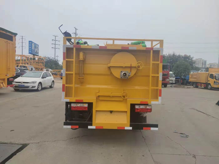 國六東風小多利卡污水處理車