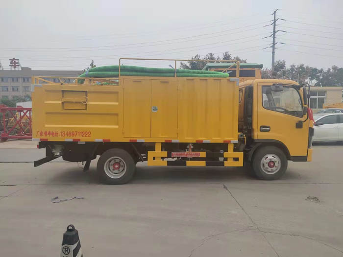國六東風小多利卡污水處理車