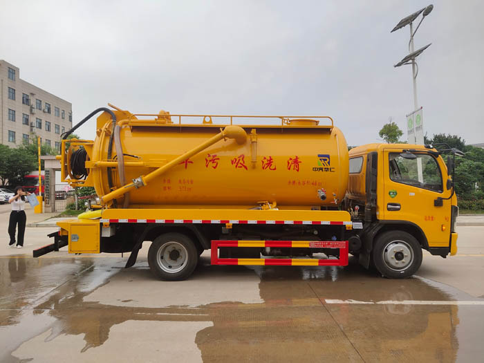 東多大利一體罐卡10方清洗吸污車(chē)