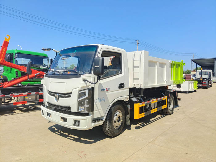 飛碟奧馳X2藍(lán)牌勾臂垃圾車多少錢？