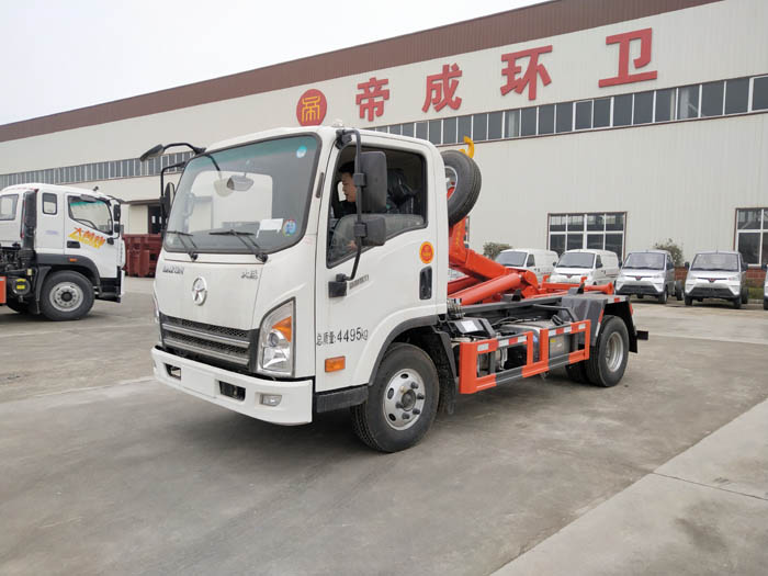 建筑垃圾清運(yùn)六方勾臂垃圾車怎么選？