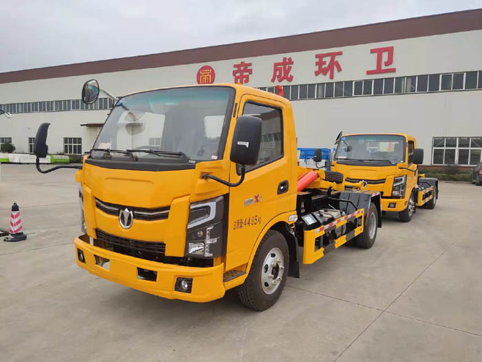 勾臂式建筑垃圾車
